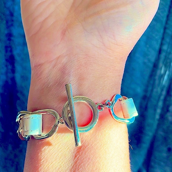 White & silver tone bracelet. Toggle clasp. Great 4 summer! Discount in listing! - Picture 8 of 10